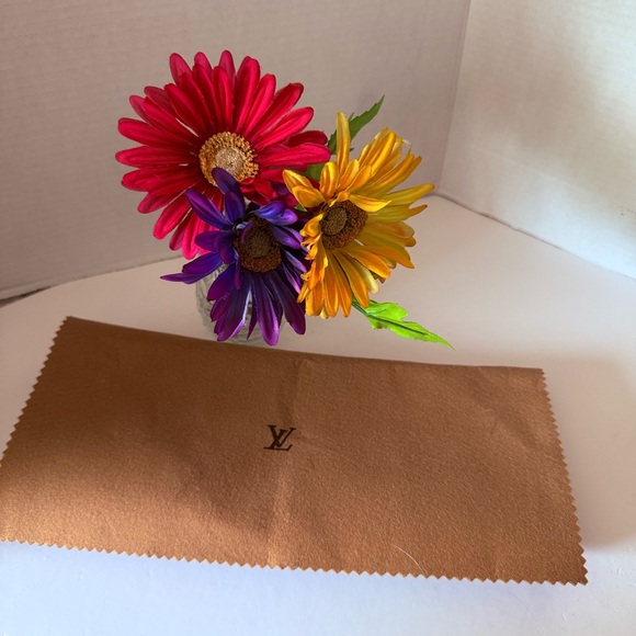 ❌🔥SALE❌PRICE DROP ❌AUTHENTIC Louis Vuitton Epi Saint Cloud /Crossbody Bag. - Picture 10 of 16